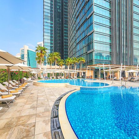 City Centre Rotana דוחה מראה חיצוני תמונה The swimming pool at the hotel