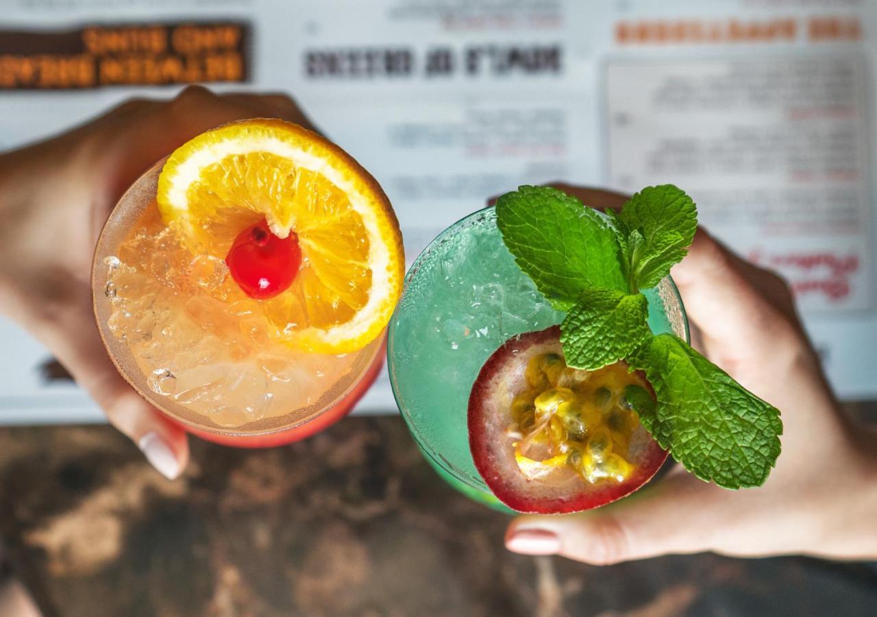 City Centre Rotana דוחה מראה חיצוני תמונה Two cocktails