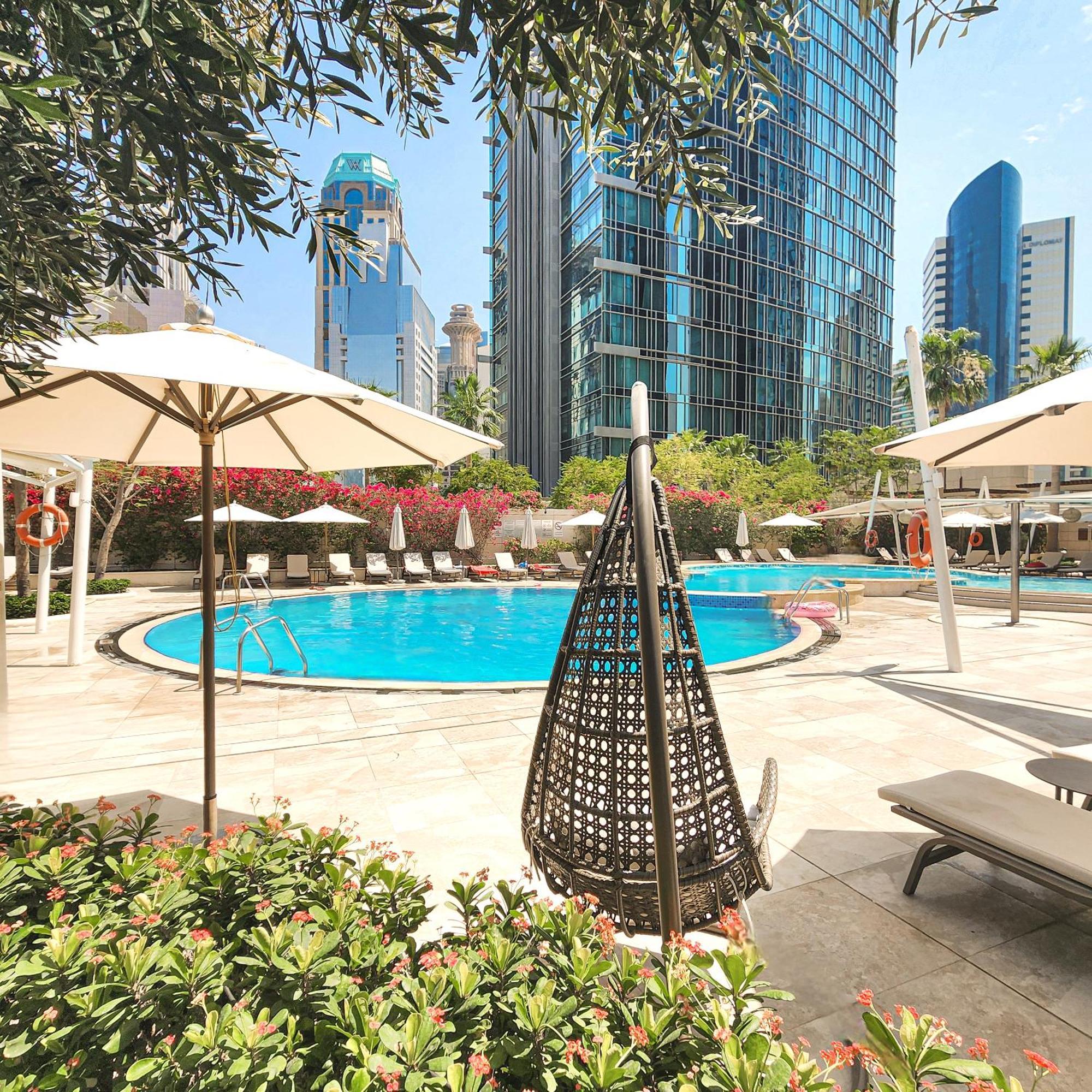 City Centre Rotana דוחה מראה חיצוני תמונה The swimming pool at the hotel