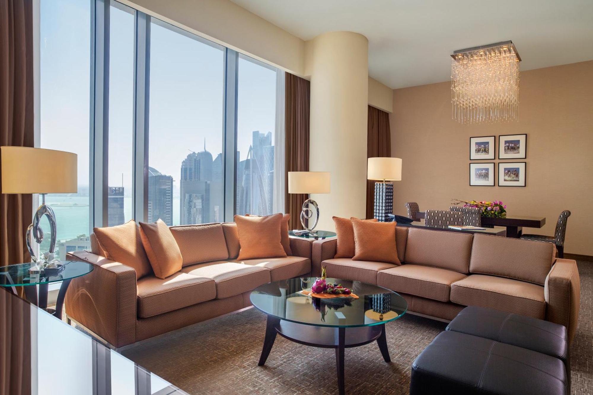 City Centre Rotana דוחה מראה חיצוני תמונה A living room in a suite at the Ritz-Carlton, DIFC